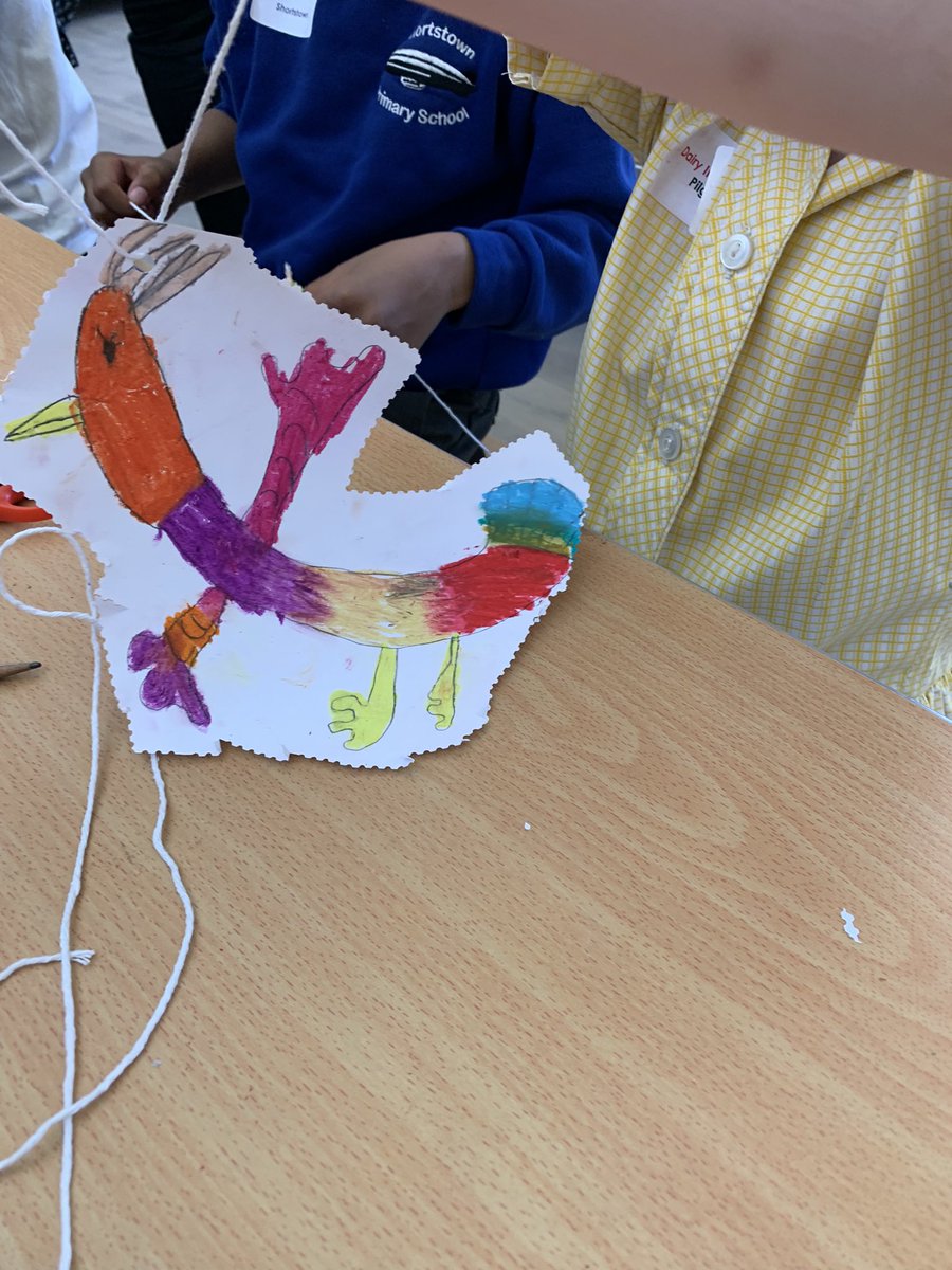 TheHarpurTrust's tweet photo. The art session led by @LPSBedford is buzzing with creativity too - or should that be fluttering! Year 1 children from @heartacadtrust schools #EnrichmentProgramme #BedfordSchools https://t.co/HuGu3qZt7a