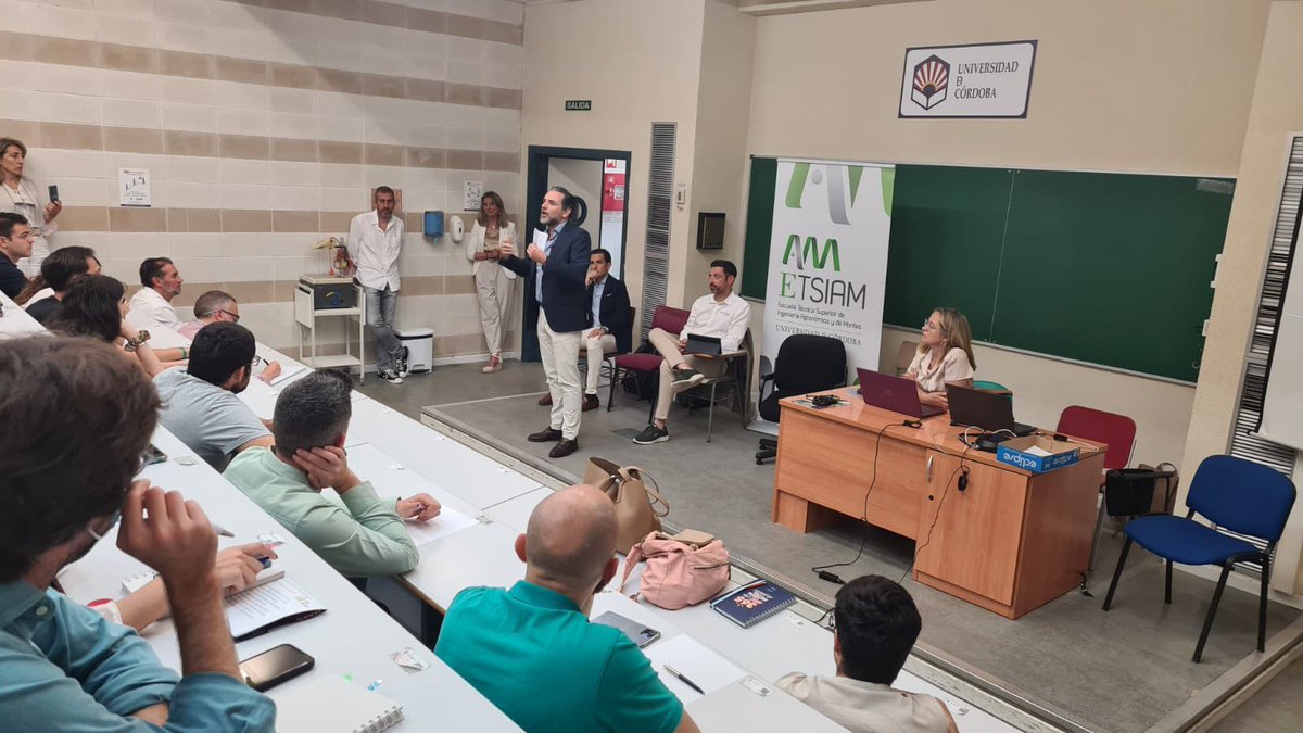ETSIAMCordoba's tweet photo. 🗣Día 3️⃣ Salidas profesionales poco conocidas 🚀💡🤙🏻
Nuestro agradecimiento a
@Redexis 
@Esri_Spain, #INNOVABIO @TimacAGROEspana, @Codorniu_CAN, @HispatecAGRO @HispAnalytics, @enoloJISH #MoraFigueroaDomecqSL, @Haciendagob https://t.co/9VxAkDw7mu