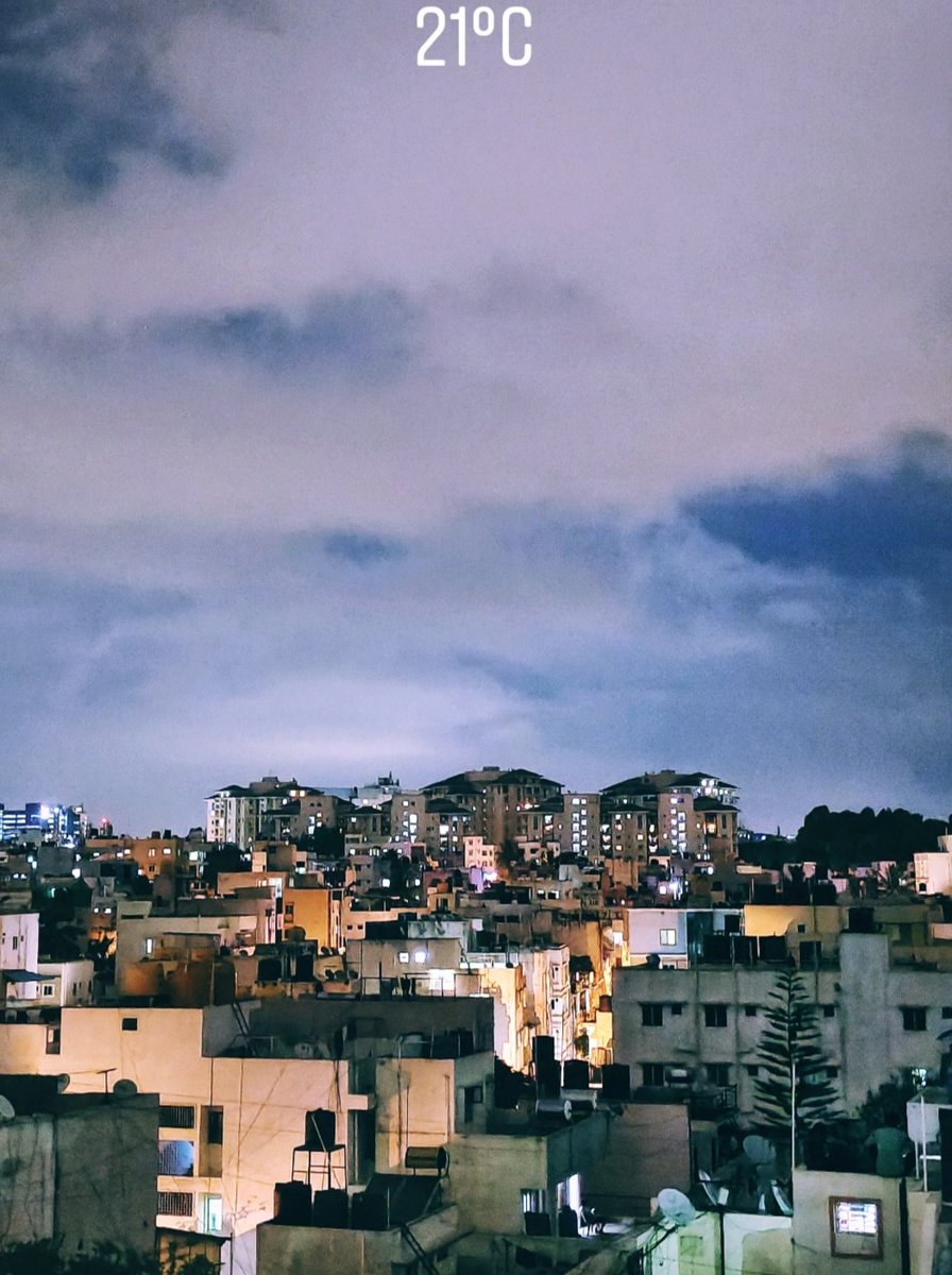 It's been almost 6 weeks since I moved to town.. &amp;, while I'm still looking for reasons to like the city, Bengaluru be like.. Take that, you Dilliwallah!!
<a href="/peakbengaluru/">Peak Bengaluru</a> #NammaBengaluru
