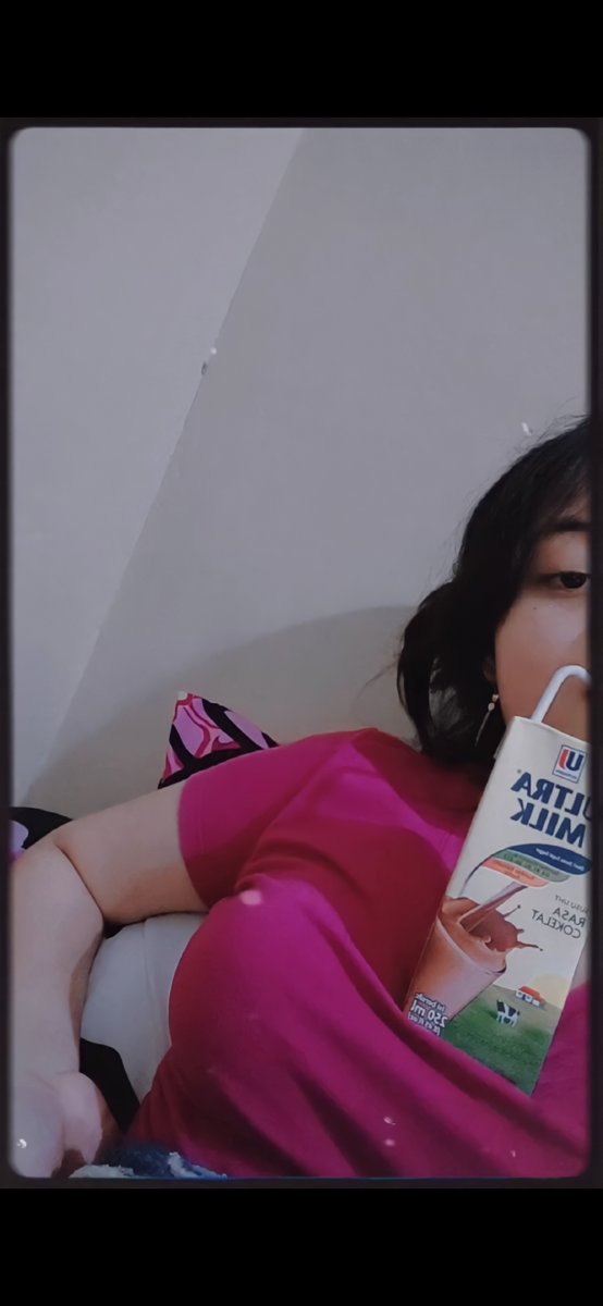 ayah : mana cowo yg kemarin kak
aku : dah lama ngilang yah
 janji ga nangis  🥲