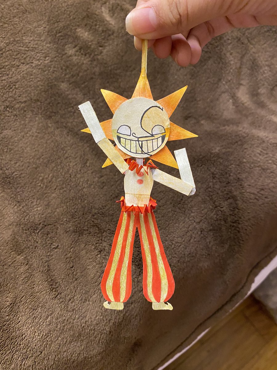 cloudyh0lo's tweet photo. made a sun paper doll. started in feb, so the face is outdated

will not make moon.. too difficult

#sunfnaf #sundrop #sundropfnaf #fnafsecuritybreach #fnaffanart https://t.co/LbfRdGOQw0
