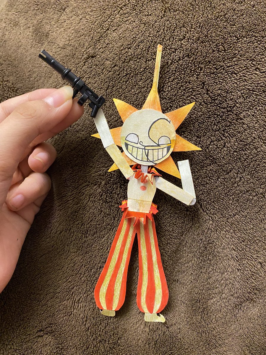 cloudyh0lo's tweet photo. made a sun paper doll. started in feb, so the face is outdated

will not make moon.. too difficult

#sunfnaf #sundrop #sundropfnaf #fnafsecuritybreach #fnaffanart https://t.co/LbfRdGOQw0