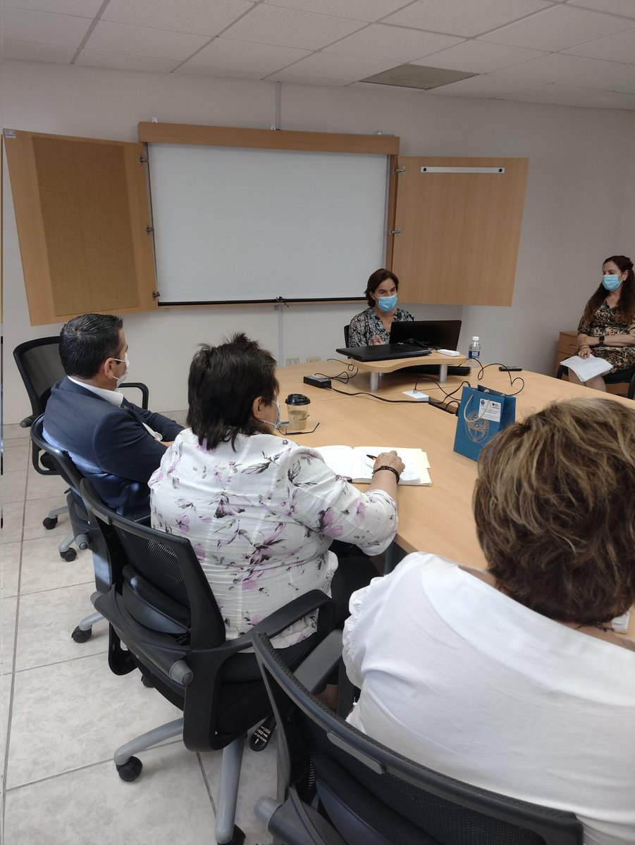 Encuentro con la Dra. Mara Morelli de la Universidad de Génova, Italia, en las instalaciones de la UNISON. La Universidad de la Sierra ha iniciado el camino para llevar a algunos de nuestros estudiantes a una experiencia de estancia en Italia. 
Ci vediamo in Italia!!!