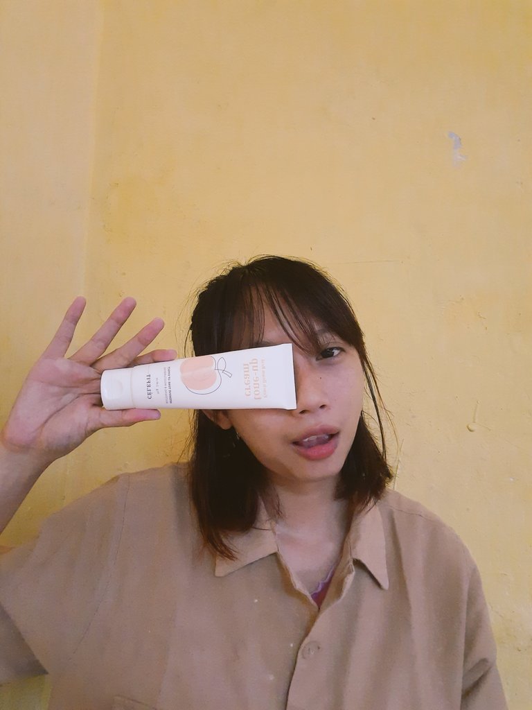 Shqk131's tweet photo. ✨️BEAUTY HACKS✨️ 
hi guys pernah gak kalian ada hari pengen tampil cetar tp males bgt gitu makeup atau sekedar pakai cushion, terus ada hari yg pengen full makeup tp males bgt gitu bersih in nya.

-Athread- beauty hacks on your lazy day
@hanyooraonni @celefit_id #beautyhacks https://t.co/bNsfm3zHsN