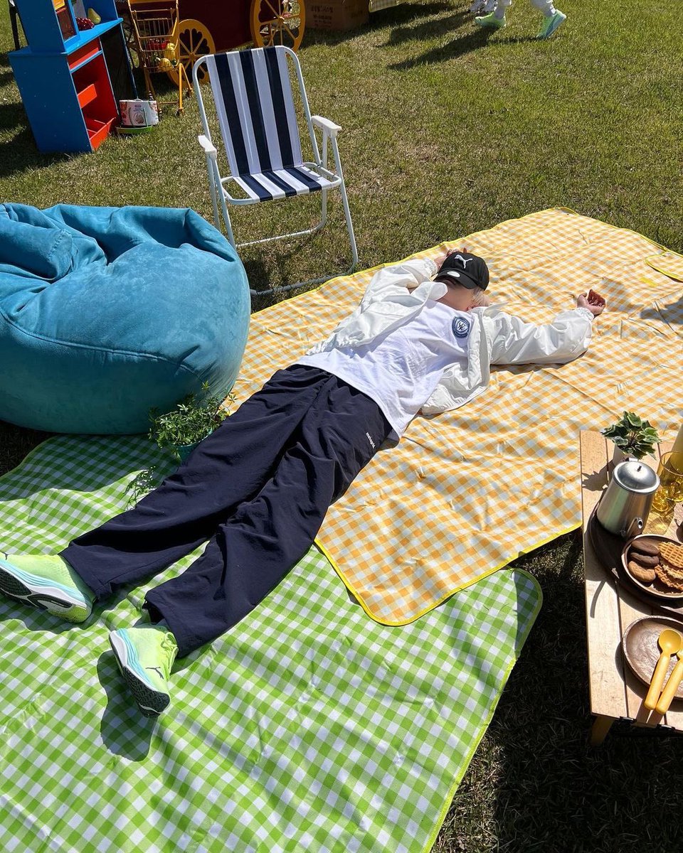 SM_NCT's tweet photo. [OFFICIAL] 220519 #TAEYONG’s Instagram update

“chiiillllll”

#NCT #NCT127
https://t.co/l8GZLzfEnP https://t.co/h7pBoCH9Hx