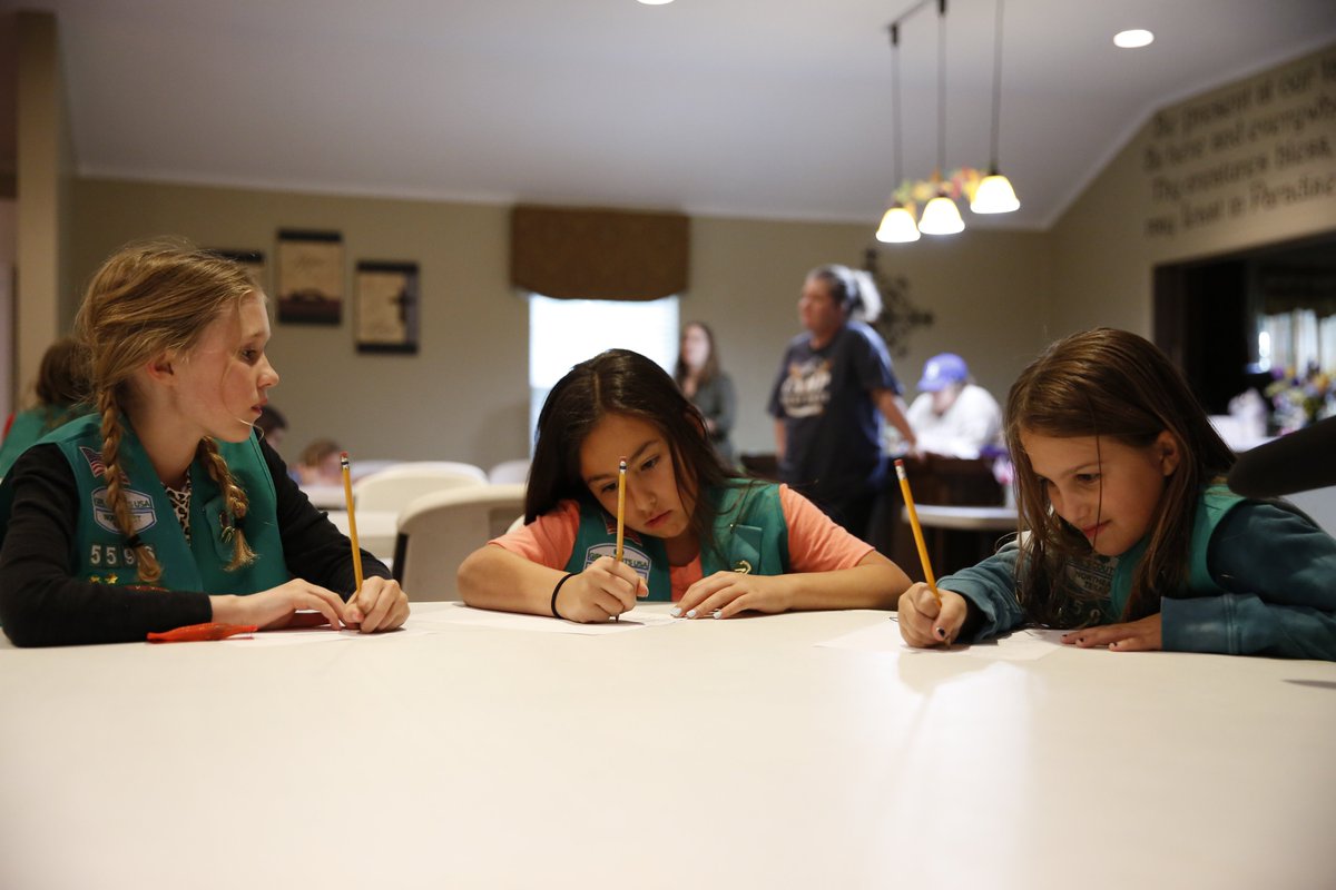 elenaiswriting's tweet photo. The pandemic made kids feel more anxious and sad. So, the @gsnetx helped them navigate through with a mental health patch called "Okay to Say," in collaboration with @MeadowsInst. Thanks to Troop 5596 for letting @trevonmac1 and I hang. For @keranews: https://t.co/sREjXOBwEh https://t.co/RPQKI5XN46