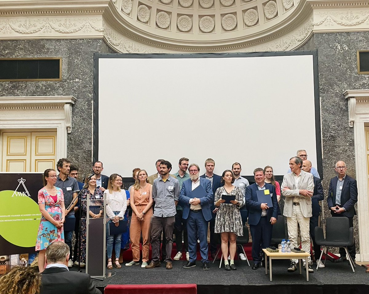 De laureaten van de jaarprijzen #wetenschapscommunicatie 2020 en 2021 samen op het podium!