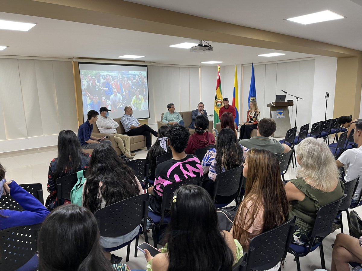 ComSocial_udes's tweet photo. Este espacio permite descubrir el papel de la #comunicación en la #construcción de la #paz en el oriente colombiano. https://t.co/ZtcgYf4qhP