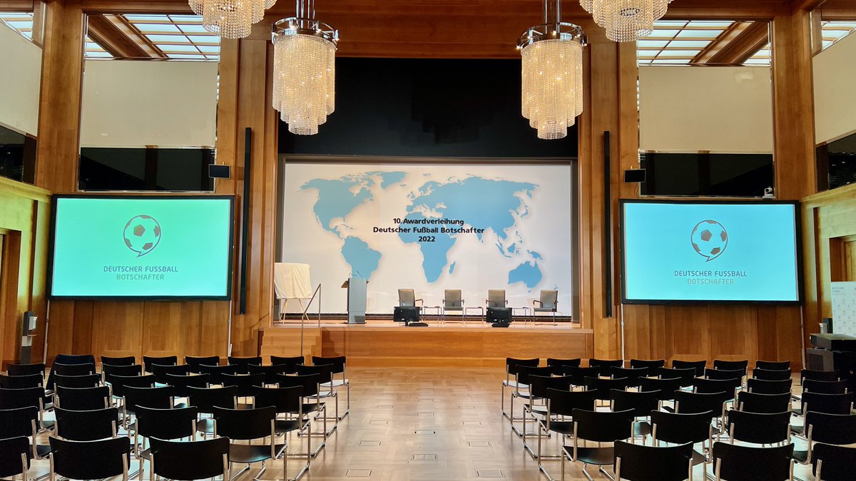 beefteagroup's tweet photo. Heute abend wird in #berlin der Award des Deutschen Fussball Botschafters verliehen.
Die Veranstaltung findet als live Event im Weltsaal des Auswärtigen Amts statt.
#beefteagroup ist erneut die ausführende #eventagentur https://t.co/fWJCiuMFp7