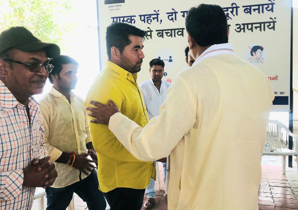 RakeshDayma_'s tweet photo. राजस्थान के सामाजिक न्याय एवं अधिकारिता मंत्री  आदरणीय @TikaRamJullyINC
जी से जयपुर आवास पर मुलाकात  की https://t.co/lrbSjb5jzS