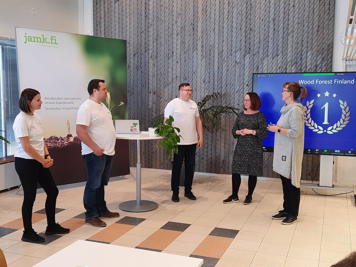 biotalouskampus's tweet photo. #NeovaHackathon'in tiukan kisan voitti Wood Forest Finland - onnea! @NeovaGroup'in haasteeseen oli #BioPaavo'ssa vastaamassa neljä tiimiä. Voiton ratkaisi konkretia, sovellettavuus ja aktiivisuus idean hiomisessa. #hiilensidonta #uusiutuva #biomassa @JAMK_fi @kasvuopen https://t.co/uNSj1xzxnH