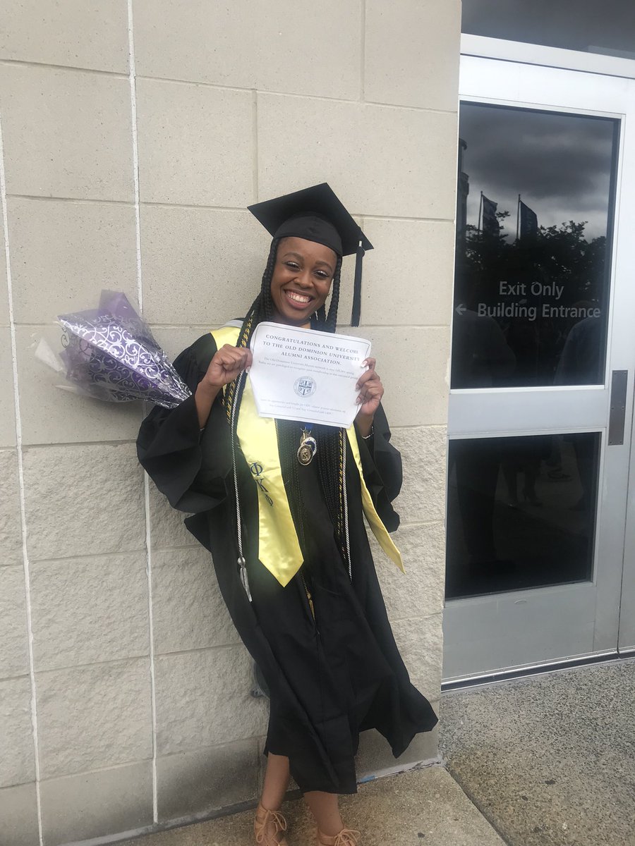 heyyo_bri's tweet photo. Graduated Summa Cum Laude with a B.S in Biomedical Sciences from Old Dominion University 🥳🤍 #Classof2022 #graduation2022 #odu https://t.co/AD6TzdxxT6