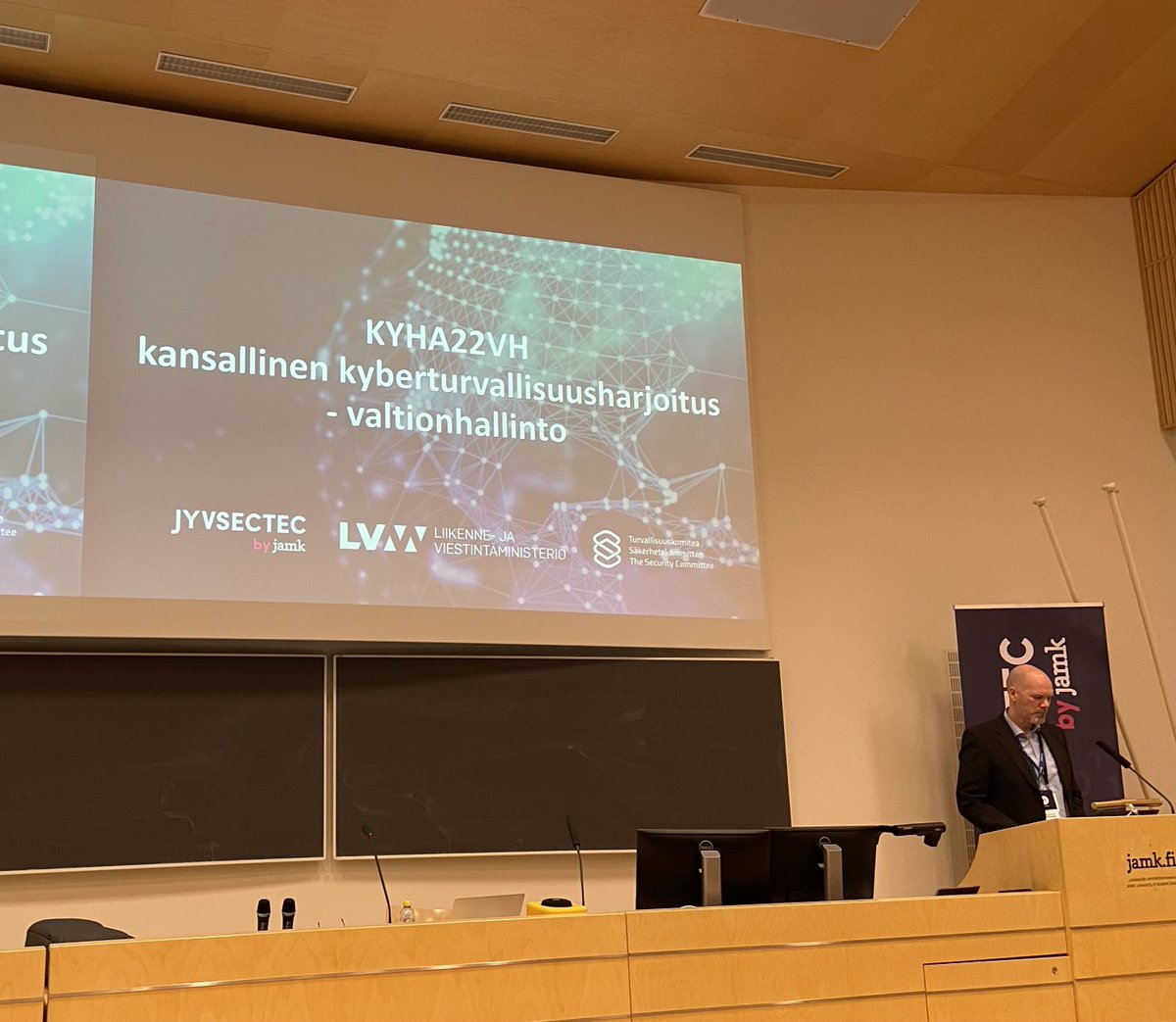 Kävin eilen tutustumassa KYHA22VH valtionhallinnon yhteiseen valmiusharjoitukseen jossa tänäkin vuonna myös ⁦<a href="/Verouutiset/">Verouutiset</a>⁩ tiimi mukana! Kiitos ⁦<a href="/JYVSECTEC/">JYVSECTEC</a>⁩ ⁦<a href="/TKomitea/">Turvallisuuskomitea</a>⁩ &amp; ⁦<a href="/rauli_paananen/">Rauli Paananen</a>⁩ tämän mahdollistamisesta! #kyber