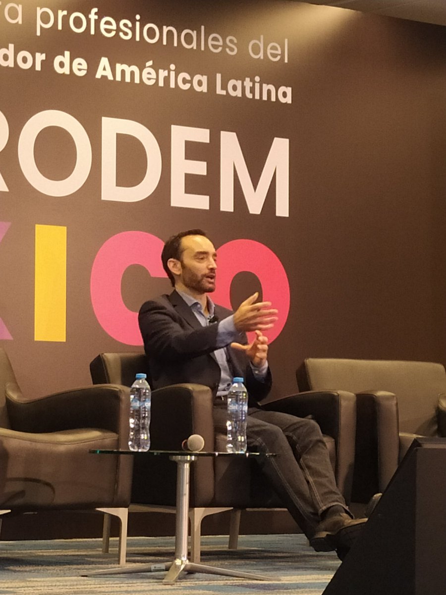 ProDemUNGS's tweet photo. Hernán Kazah de @KaszekVentures empieza el tercer día del #11stprodem contandonos sobre el financiamiento de emprendimiento latinoamericanos.

@ASEM_Socios @IEEGLCDMX https://t.co/LXE7E76lsf