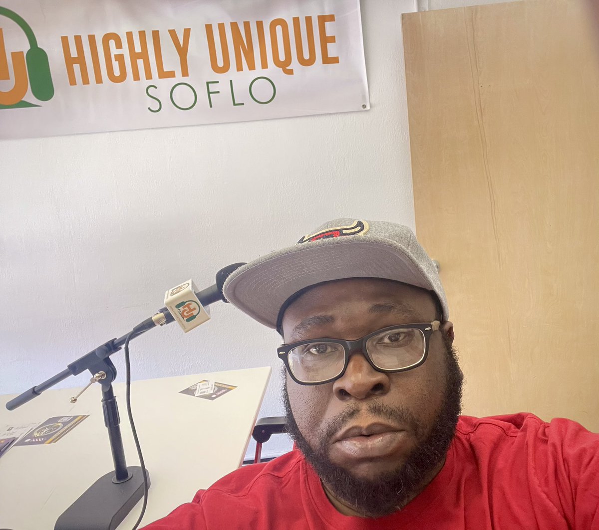 brandingkingz's tweet image. I’m looking for a radio host in South Florida between Miami &amp;amp; Hollywood. Slot is for early Saturday evenings. They can message me direct. #HighlyUnique #TheOutOfPocketRadioShow #BrandingKingz