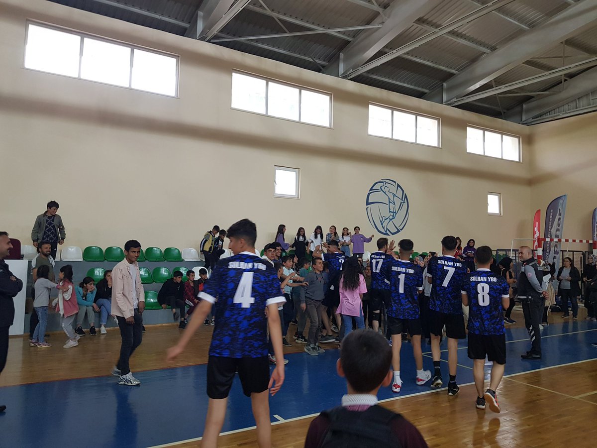 solhan_l's tweet photo. Kaymakamlık Voleybol Turnuvasında finaldeyiz. https://t.co/2YoziVDsj7