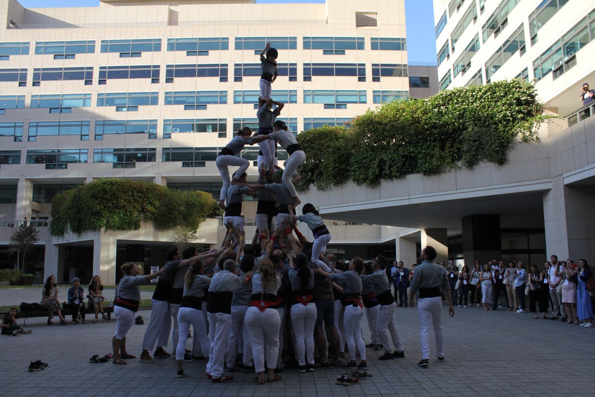 CReSA_r's tweet photo. @bart_haagmans @epizone We ended the first day with the Welcome Cocktail and a Human Tower (#castellers) performance. We wanna give a big 👏👏 to @borinots for such an amazing moment. https://t.co/pooLPzWJns