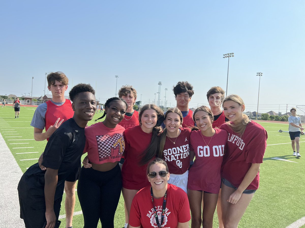 Mrs_Maddox22's tweet photo. Red team Best team! Finishing out the year with a friendly game of fútbol! @FISD_WL @ReedyLions #rhsroar https://t.co/dJasrLS1BH