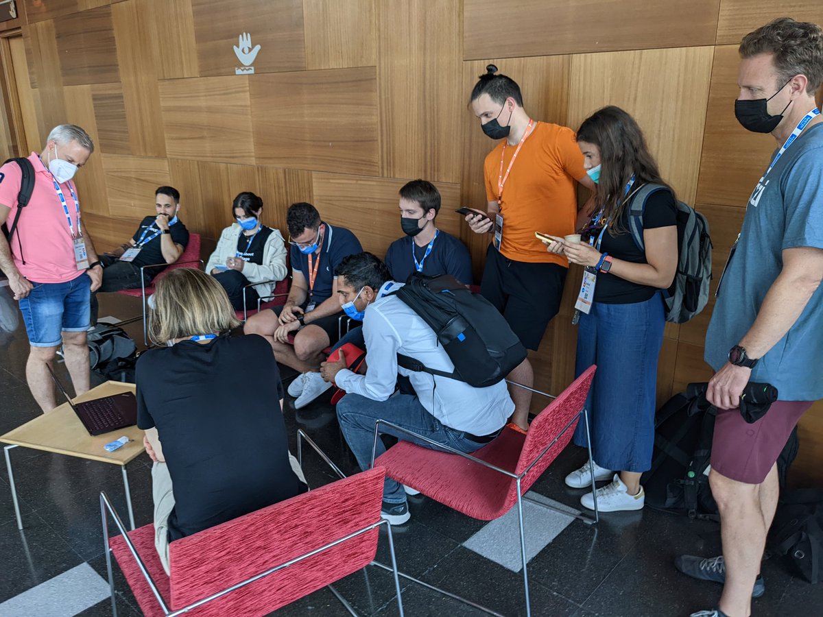 Packed/full room for the #backstage session at #kubecon by @dzolotusky ! Improvised virtual session in the corridor :)