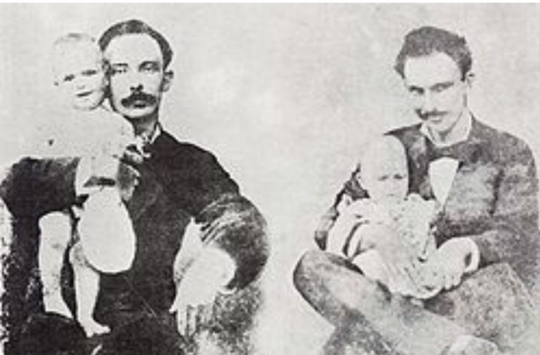 Cubacooperabol2's tweet photo. Bolívar en Martí, Martí en Chávez. Bolívar, Martí y Chávez, distantes por los años, cercanos
en ideas. #MartíVive #HéroesDeLaSalud @cubacooperaven @AdanVillavicen5
@altunaga_perez https://t.co/DoiI9HRtA8