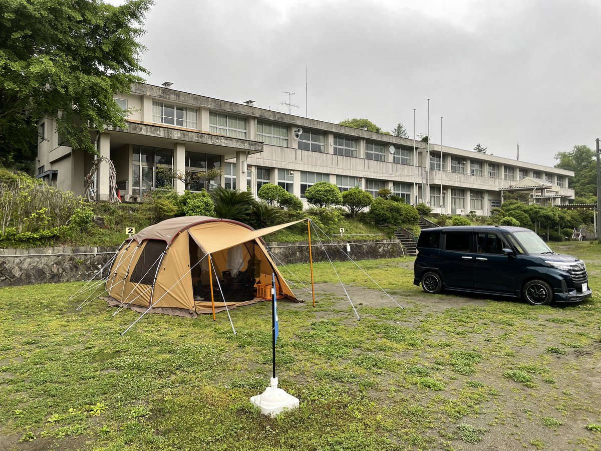gr13_roomy's tweet photo. 去年購入のVENTLAXさんのINFLATABLE MAT
1枚は普通にエアが入り2枚目は少し入りにくかったですが8割ぐらいは入りました。
2日目の朝にバルブあけたらさらにパンパンに∑(゚Д゚)
寝心地も良かったです👍
畳む時もバルブ二つあるの楽です‼️
#CAMPiece
#キャンピース写真部
#VENTLAX
#INFLATABLEMAT https://t.co/DmWwJZ5Opw