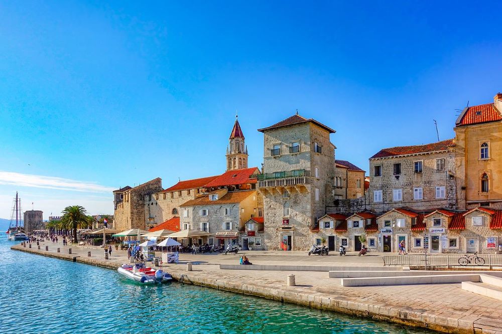 VipHolidayBook's tweet photo. 📢 Check out our new blog: 
Day trips from #Trogir ☀️🏊🚙⛵🚴💫

Read more on our website 👉  https://t.co/PDBz3SvPLw

#Croatia #CroatiaFullOfLife #Dalmatia #adriaticsea #daytrips #blog #Bloggers #blogging #bloggingcommunity #bloggerstribe #VIPholidaybooker https://t.co/OrrHdUvuBB