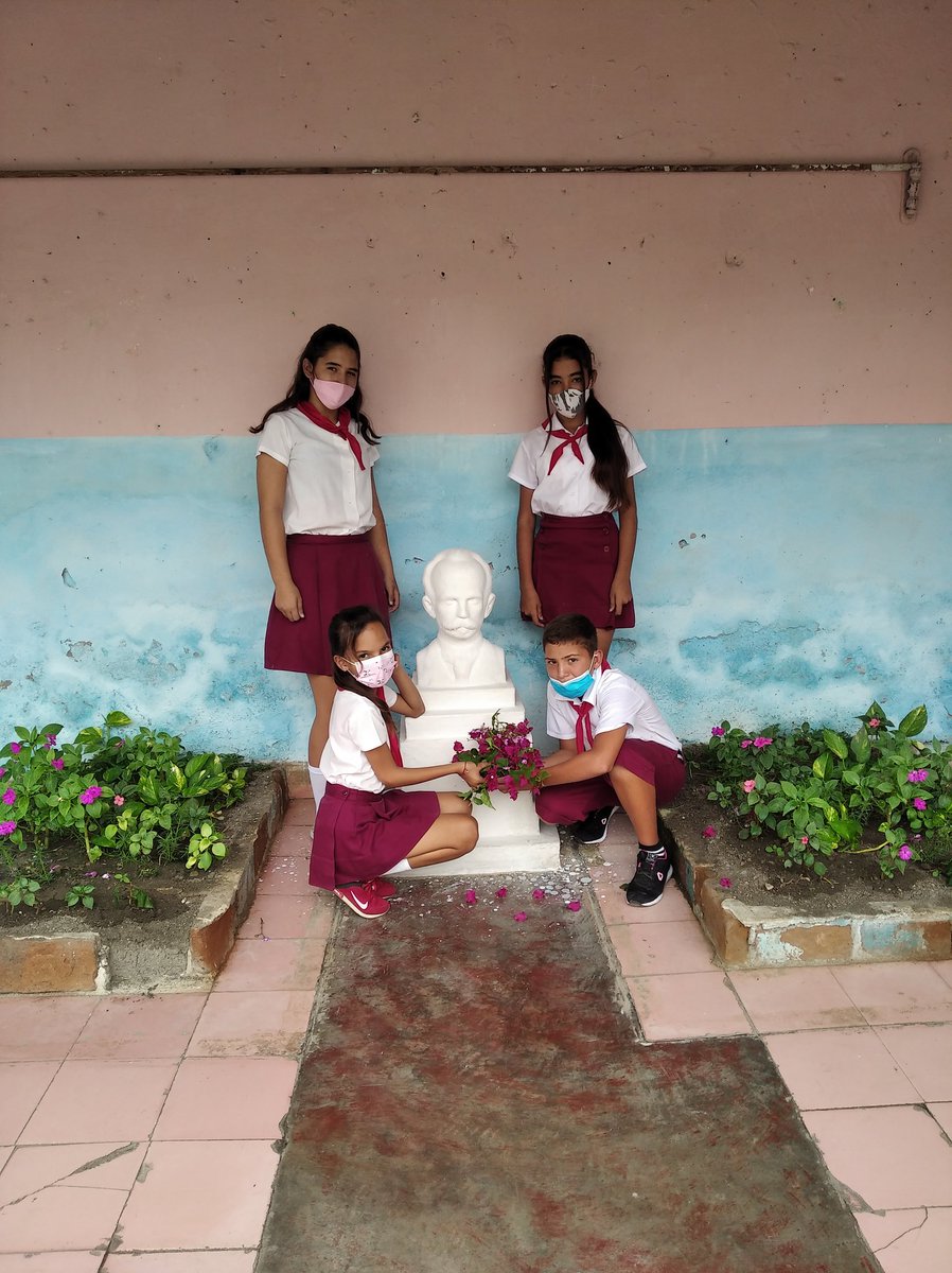 BoschTroadio's tweet photo. Pioneros rindiendo homenaje a nuestro apóstol
#SomosCuba
#SomosContinuidad
#EducaJM
#EducacionLasTunas https://t.co/Zry3VeiAyU