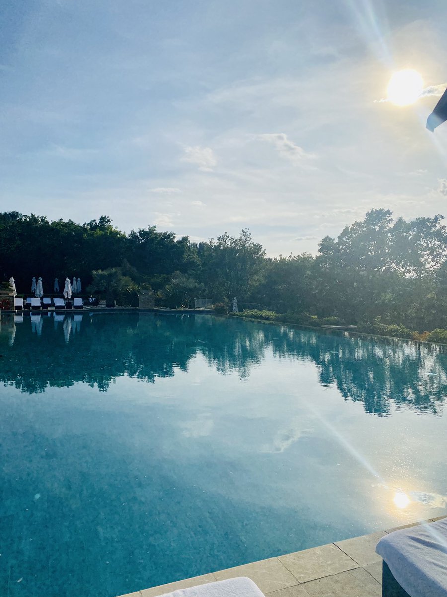 Terre_Blanche's tweet image. It’s always pool time at Terre Blanche! 😃
#infinity #pool #kidspool #nature #wellness #unwing #disconnect #provence @LeadingHotels