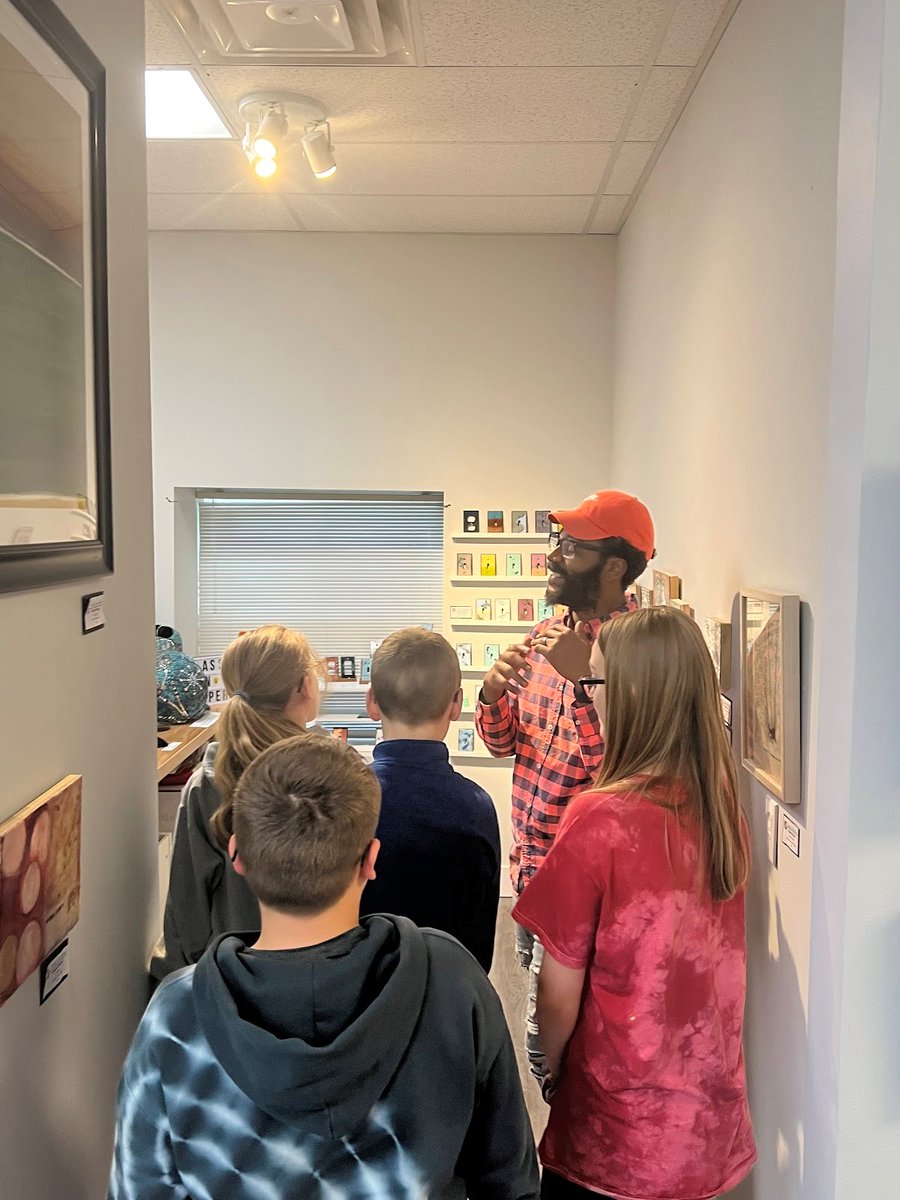 PerryLocal_Lake's tweet photo. The Power of Positivity was expressed beautifully in the art created with Stella’s Gallery in Willoughby during Share Your Genius Day 2022. Special thanks to Ms. Flaherty, Mrs. Dasinger, our gracious HS volunteers, and of course the 6th graders!! https://t.co/hFXJhMZaLk