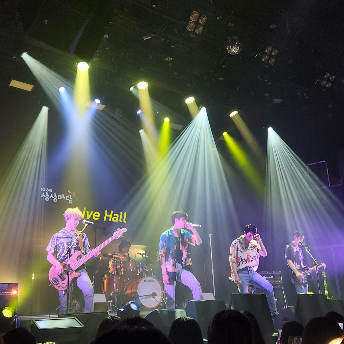 love_nflying's tweet photo. #엔플라잉
벌써 7이라니 축하해요
#LetsRoll_our_7th
슴협 훈 재현 회승 동성 파이팅
#엔플라잉의_7번째_꽃이_피었습니다 https://t.co/4EBmOH6FCI