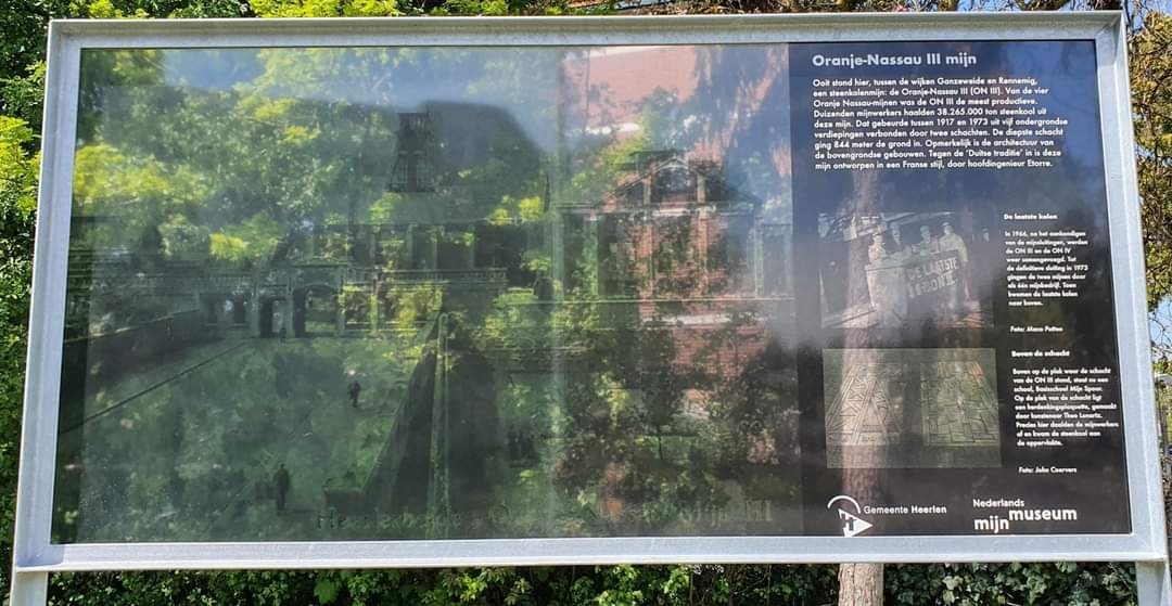 Maandag 23 mei onthult wethouder <a href="/jordyclemens/">Jordy Clemens</a> het laatste van 12 tijdvensters die bij de voormalige ingangen van de verschillende mijnzetels staan. Initiatiefnemer John Coervers heeft dit de afgelopen jaren met de verschillende gemeenten en het <a href="/NedMijnmuseum/">NederlandsMijnmuseum</a> gerealiseerd.