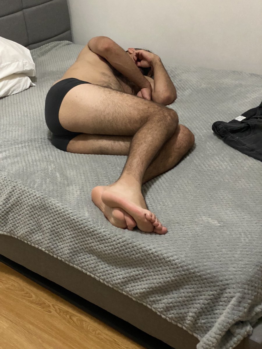 jongeepogs's tweet photo. Ehh sa sobrang kalasingan nang housemate mo naiwang nakabukas ang pintuan at ilaw. Edi samantalahin ang pagkakataon. More to cum
#boso #discreet #bosoislife #hairy #hairyballs #latinabj #latino #hung #thickmen #uncutmen #drunk #lasingchupa #Sleepingboy #himas https://t.co/ZnihDMkTLK