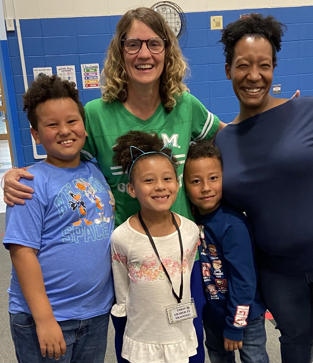 scorpiomom79's tweet photo. I told the kids their PE teacher used to be my PE teacher, their minds were blown! @pe_debi Thank you for being such an amazing teacher. “I wish every day was PE!” ~ Violetta #gombertgators https://t.co/CBOub2fE0K