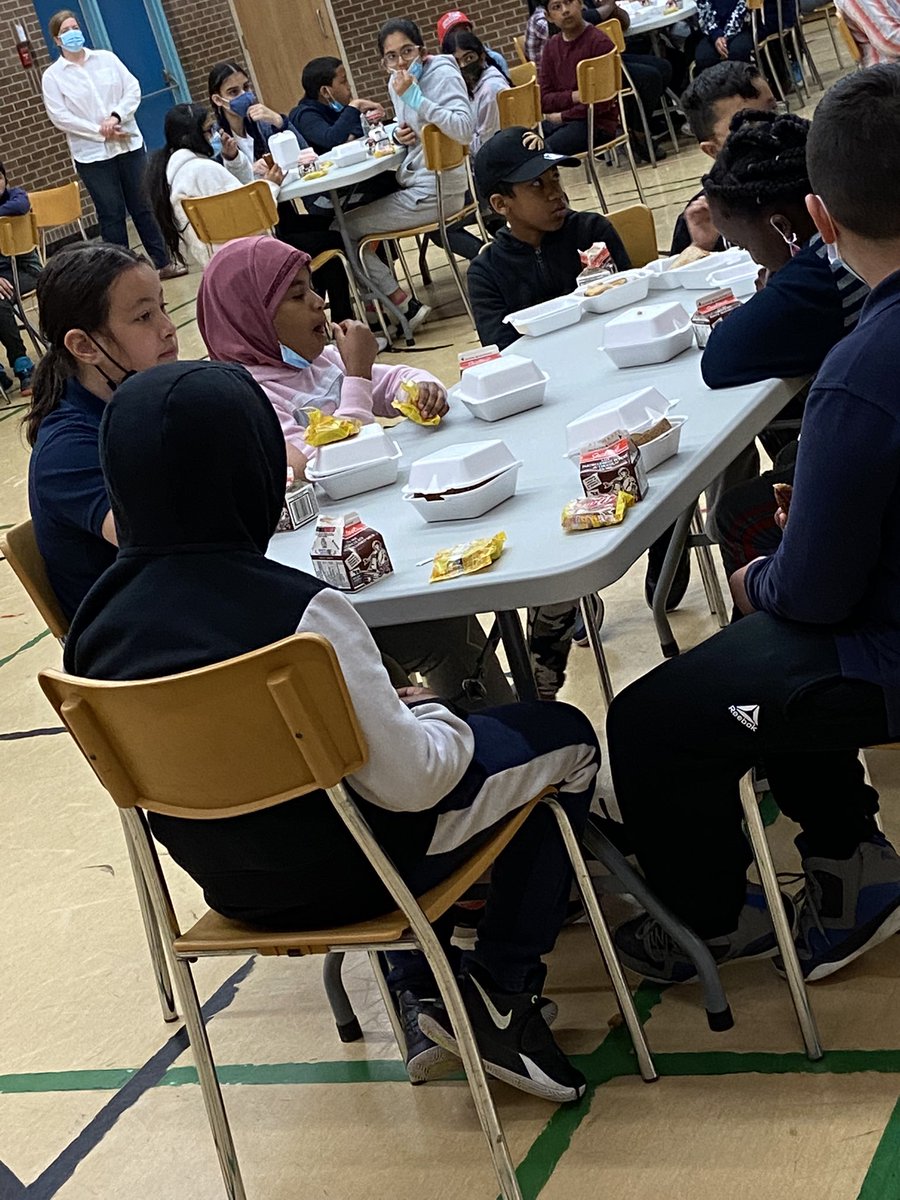 PrincipalBuall's tweet photo. We launched @BreakfastClubz @BeaumondeBHJMS today!!!!!!!!!🥞🥞🧇🧇🥯🥯🥪🥪
We are very grateful for your support. Eating a healthy breakfast is directly linked to improved well-being and better academic achievement. @Alisongsv @harpreetgill__ @VP_SBorges @tdsb @LC1_TDSB https://t.co/kKeYbuXFEt