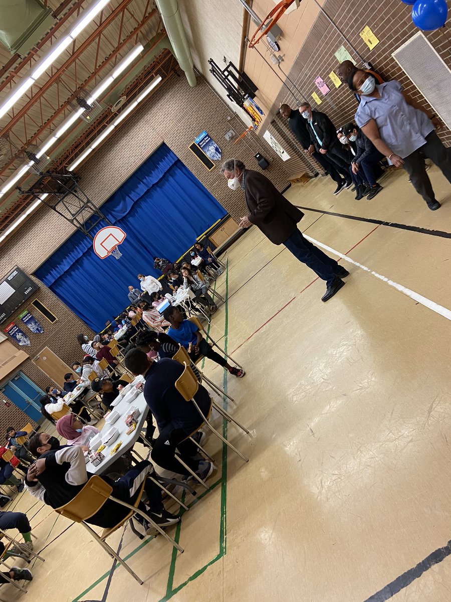 PrincipalBuall's tweet photo. We launched @BreakfastClubz @BeaumondeBHJMS today!!!!!!!!!🥞🥞🧇🧇🥯🥯🥪🥪
We are very grateful for your support. Eating a healthy breakfast is directly linked to improved well-being and better academic achievement. @Alisongsv @harpreetgill__ @VP_SBorges @tdsb @LC1_TDSB https://t.co/kKeYbuXFEt