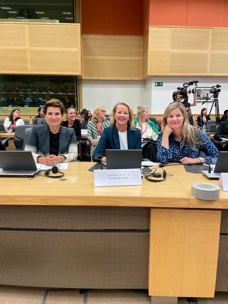 Dutch advocates for #SheDecides. Because all girls and women should have the right to decide over their body, life and future. <a href="/LSchreinemacher/">Liesje Schreinemacher</a> <a href="/PloumenLilianne/">Lilianne Ploumen</a>