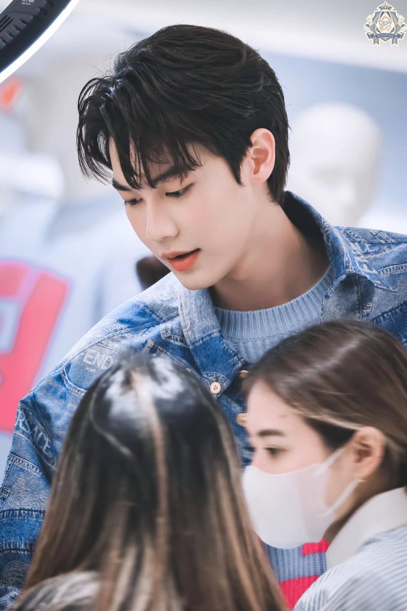 dew_fairyland's tweet photo. You are the last romantic ode when all is quiet.
你是万籁俱寂后的最后一首浪漫咏颂。
@dew_jsu #dew_jsu 
@Dewjsu_club #สำนักเจสุไร้พ่าย 
#Versacebyfendi
#jsukungfuAcademy https://t.co/gZAt8aYFTx