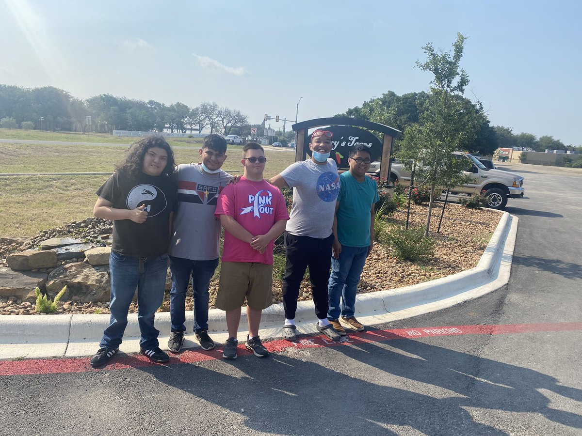 PantherH107's tweet photo. So proud of our VIP students. They ordered their own food, paid and picked their own table to have their breakfast. #OCProud #OCVIP #OCPanthers #OCSeniors #Classof2022 https://t.co/KhPeFfya4k