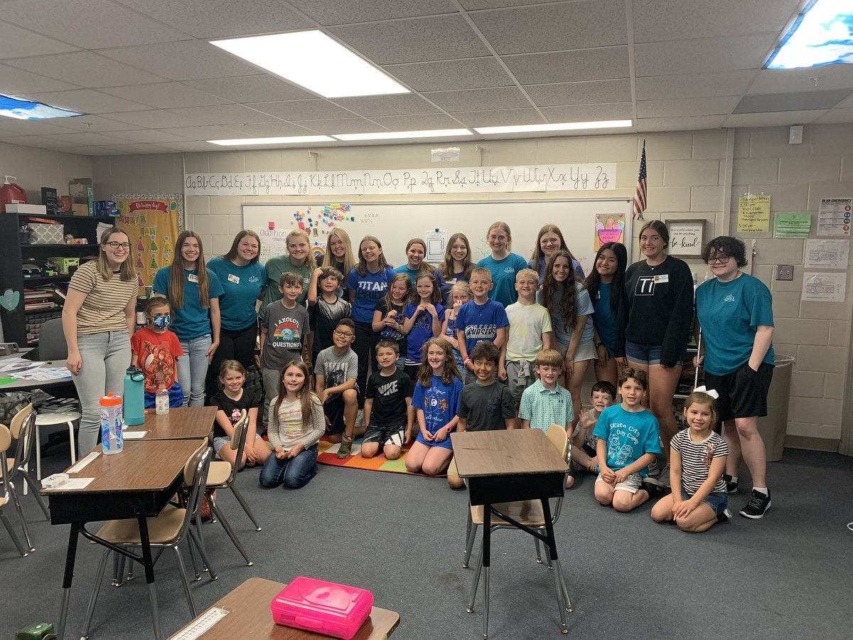 PLCS_HR's tweet photo. How fun is this?! Ed Academy Year 1 students @EdrisingPls @plshstitans have been penpals all year with Ms. Kuehn’s class @TrumbleParkElem ! They met this week and celebrated the school year. Ms. Kuehn is an Ed Academy alum and 1st year teacher in @plcschools. @edrising_ne https://t.co/zUYzuNLE2M