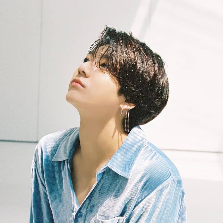 yoursfluerine's tweet photo. น้องจองกุกกับสีฟ้าคือนุ้บนิ้บมาก🥹🫶🏻 https://t.co/2990MvYuCO