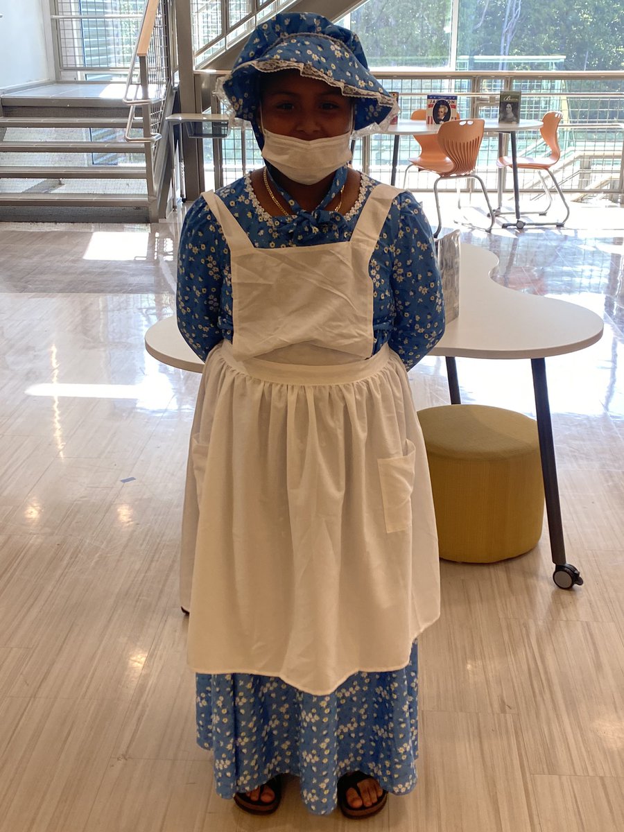 CulleyCrew's tweet photo. #5thgradeisthebestgrade @AnneEMoncureES  @SCPSchools @ThomasTaylorEdD  5th graders finished out our year with a Living Museum of historical figures yesterday! Way to go #bears! https://t.co/cdXd3ywKwv