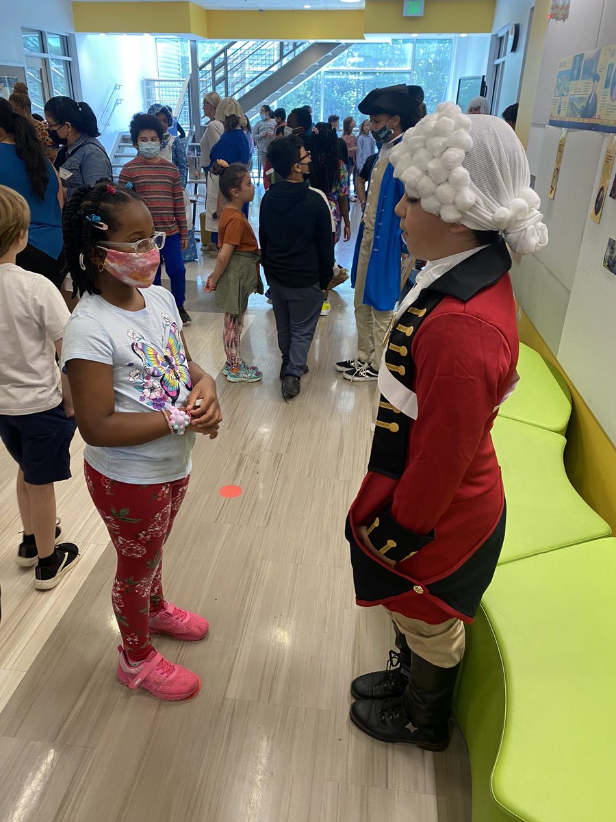 CulleyCrew's tweet photo. #5thgradeisthebestgrade @AnneEMoncureES  @SCPSchools @ThomasTaylorEdD  5th graders finished out our year with a Living Museum of historical figures yesterday! Way to go #bears! https://t.co/cdXd3ywKwv