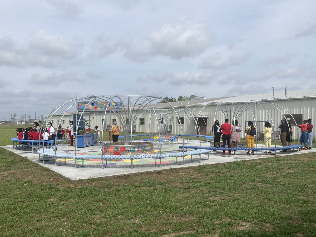 On location at Leflore County Elementary School for the ribbon cutting of their new learning garden. -  a beautiful partnership between Greenwood Leflore Consolidated School District, <a href="/MSUExtService/">MSU Extension</a>, <a href="/MSU_AG/">MSU CALS/MAFES</a>, @MSU_FSNHP, <a href="/MSU_Dept_of_LA/">MSU Landscape Architecture</a>, and <a href="/CDC_DNPAO/">CDC DNPAO</a>.