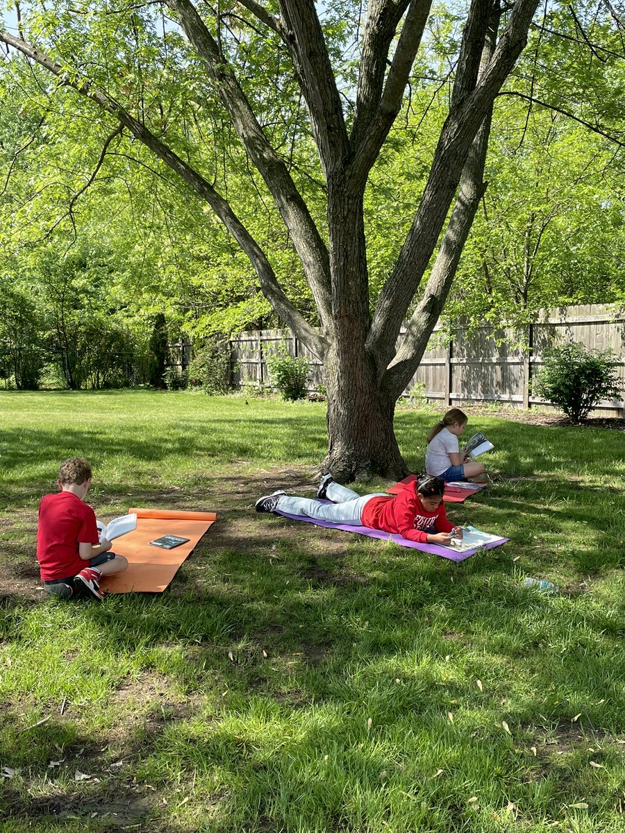 MrsMerrick3's tweet photo. ABC Countdown- Read Outside Day! 📖 🌞 

@KerkstraCougars #engage142 https://t.co/cWVcUJOdVj