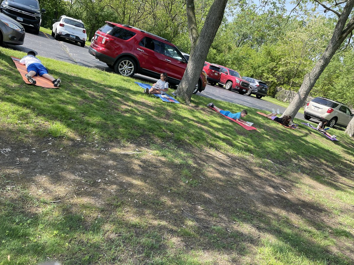 MrsMerrick3's tweet photo. ABC Countdown- Read Outside Day! 📖 🌞 

@KerkstraCougars #engage142 https://t.co/cWVcUJOdVj