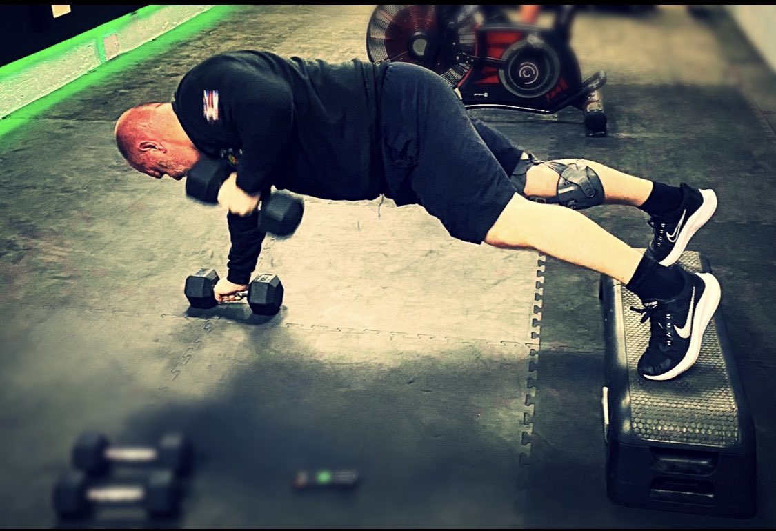 Putting in a few dumbbell presses during #kaizen #circuittraining kaizen-mindset.co.uk  check out the website to find out what it’s all about. ⛩