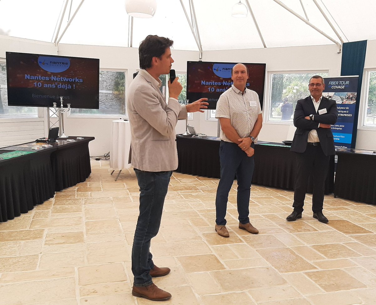 Covage_News's tweet photo. [#FiberTour] Direction Nantes ! Notre réseau #fibre nantais, @Nantes_Networks, a aujourd’hui fêté ses 10 ans dans le cadre de la 2e étape de notre tour de France #clients.
📌@NantesMetropole a raccordé à date + de 3 500 #entreprises &amp; 180 zones d’activités, et implanté 20 PoP. https://t.co/l4ayHawxyJ