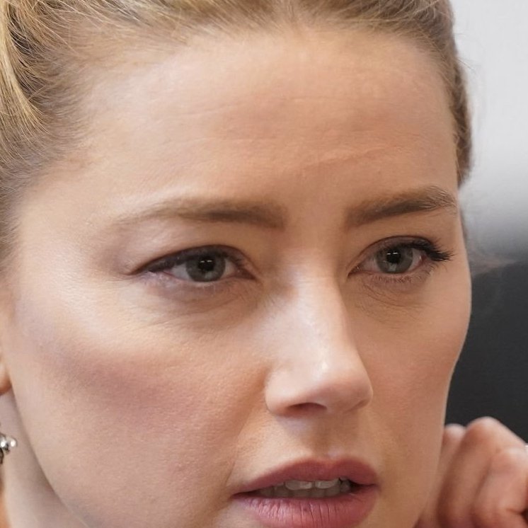 amber heard literally has a scratch on her forehead right now in court that she couldn't cover with makeup but she wants us to believe she covered black eyes, a broken nose, split lips, bruises on the regular? alright then 

#deppvsheard