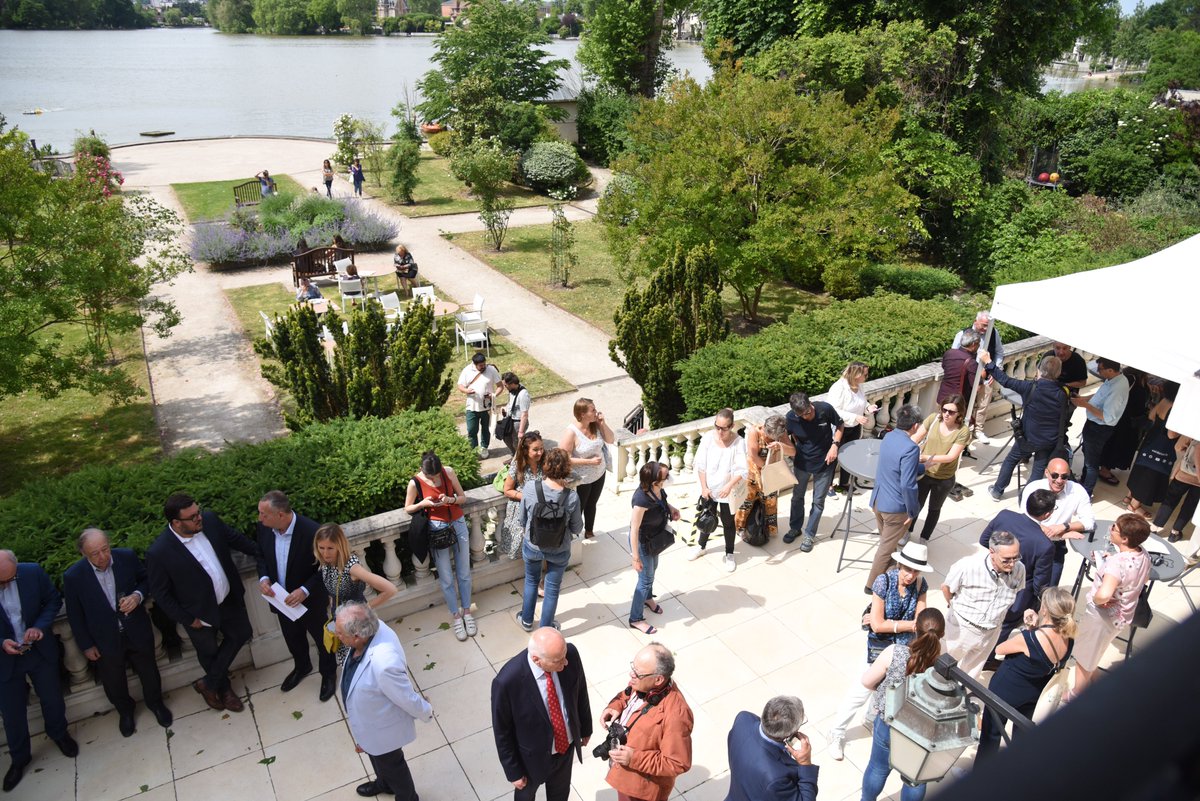 EnghienlesBains's tweet photo. #BaladesAugmentées ! Une nouvelle #application #immersive et #sensorielle autour du #Lac d’#EnghienlesBains 🎧💦

Une #expérience, proposée par #PlaineValléeTourisme et ses partenaires, #inaugurée ce matin !

📲 Application téléchargeable sur #AppleStore et #GooglePlay https://t.co/Yxj1rjlEFn