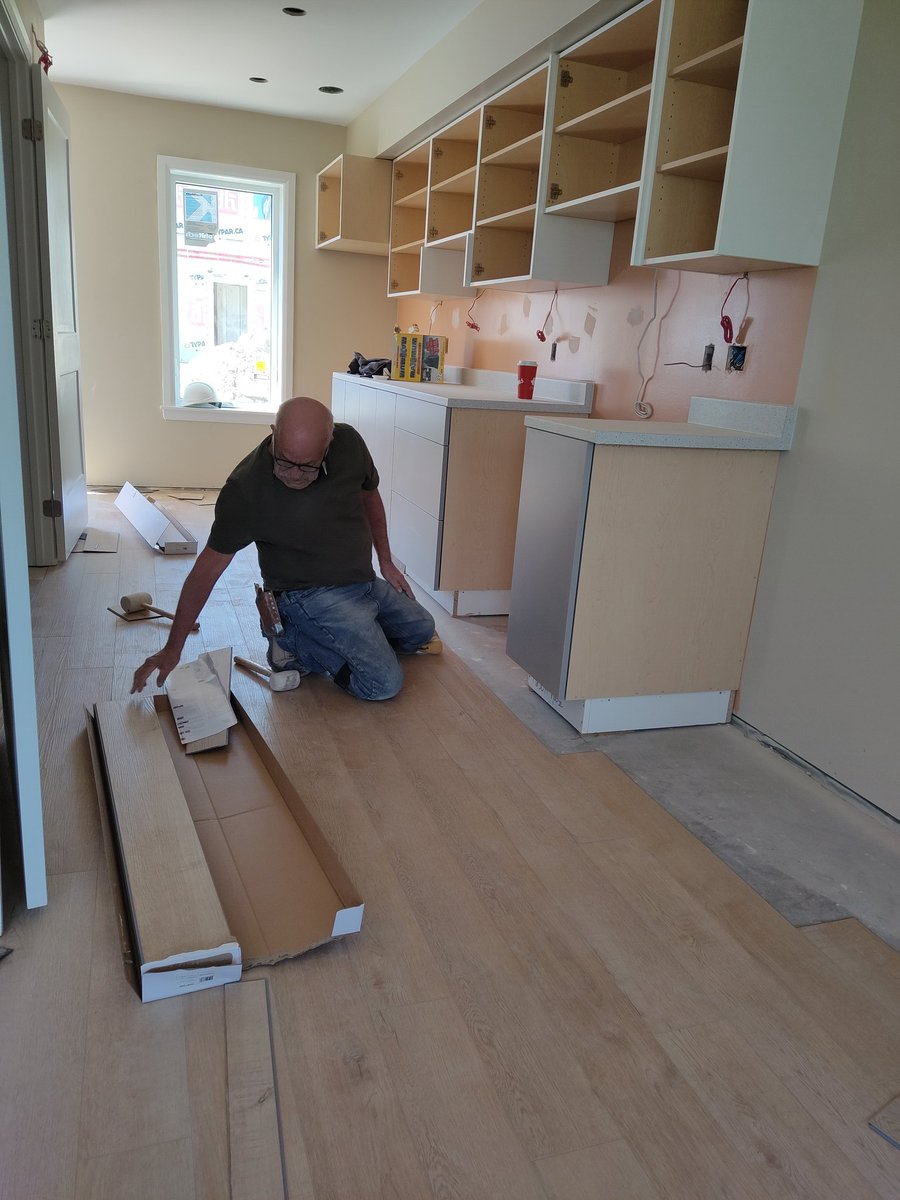 adsumforwomen's tweet photo. It weighs on us heavily, knowing so many people in Halifax do not have housing or safe shelter right now. We find hope in The Sunflower. We expect to see 55-60 women families &amp; gender diverse folks making their homes there soon. 🌻It is so so exciting. #housingisahumanright https://t.co/hq9FRoplRG